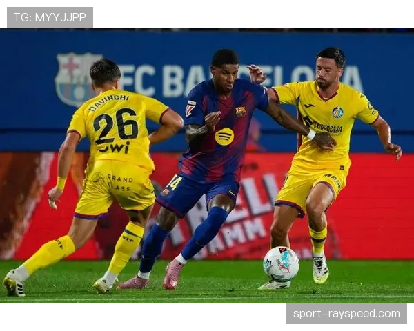 战报：巴萨2-2战平赫塔菲，莱万补时绝平，但防线失误问题再度暴露