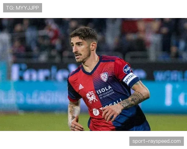 莱切主场球迷用掌声向对手阵中的旧将巴斯基罗托致意